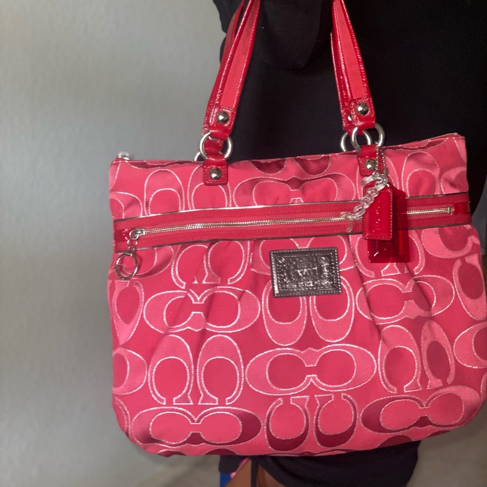 Used- EXCELLENT CONDITION Red shoulder bag